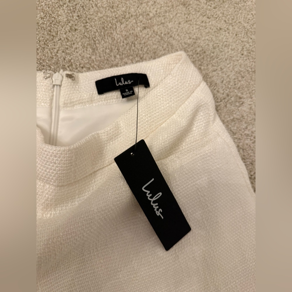 Lulu's Women's White Tweed Shorts - Picture 2 of 5